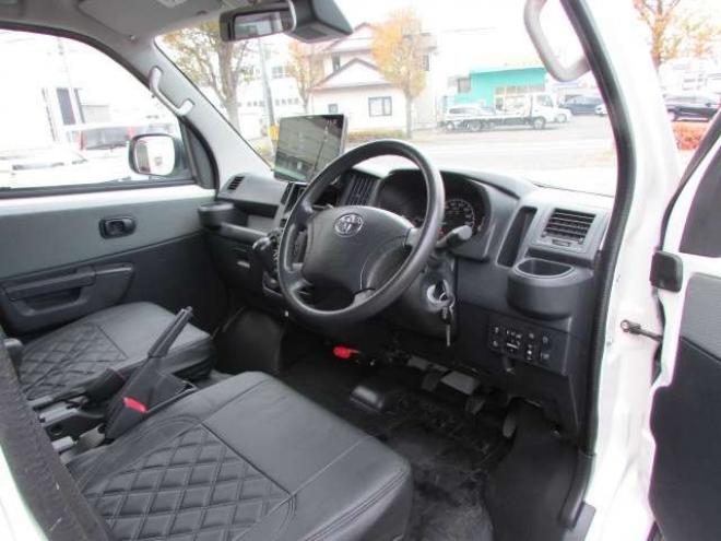 タウンエースバン1.5 GL 4WD パートタイム4WD ディスプレイオーディオ リアヒーター リアフォグ GRIPMAX MUDRAGE M/Tホワイト アイドリングストップ 横滑り防止  フローティングビッグCarPlay対応 Bluetooth 社外14インチAW 1500