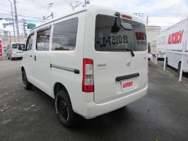 タウンエースバン1.5 GL 4WD パートタイム4WD ディスプレイオーディオ リアヒーター リアフォグ GRIPMAX MUDRAGE M/Tホワイト アイドリングストップ 横滑り防止  フローティングビッグCarPlay対応 Bluetooth 社外14インチAW 1500