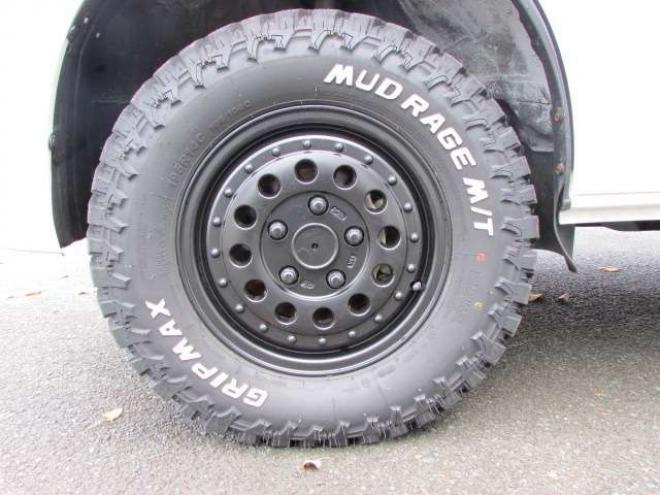 タウンエースバン1.5 GL 4WD パートタイム4WD ディスプレイオーディオ リアヒーター リアフォグ GRIPMAX MUDRAGE M/Tホワイト アイドリングストップ 横滑り防止  フローティングビッグCarPlay対応 Bluetooth 社外14インチAW 1500