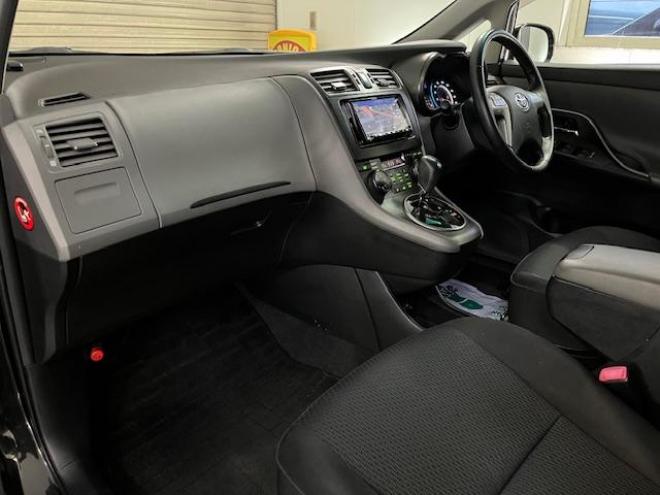 マークXジオ２４０　エアリエル　寒冷地仕様　禁煙車　ＷＡＫＯＳバリアスコーティング済　社外１７インチＡＷ　純正１６ＡＷ＋スタッドレスタイヤ付　ケンウッドナビ（フルセグ地デジ　ＤＶＤ再生　Ｂｌｕｅｔｏｏｔｈ）　ＰＵＳＨスタート　スマートキー　フロントガラス熱線　横滑り防止装置　タイミングチェーン車　ＨＩＤヘッドライト 4WD 2400 5Dr