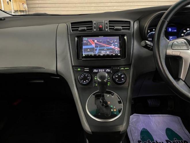 マークXジオ２４０　エアリエル　寒冷地仕様　禁煙車　ＷＡＫＯＳバリアスコーティング済　社外１７インチＡＷ　純正１６ＡＷ＋スタッドレスタイヤ付　ケンウッドナビ（フルセグ地デジ　ＤＶＤ再生　Ｂｌｕｅｔｏｏｔｈ）　ＰＵＳＨスタート　スマートキー　フロントガラス熱線　横滑り防止装置　タイミングチェーン車　ＨＩＤヘッドライト 4WD 2400 5Dr