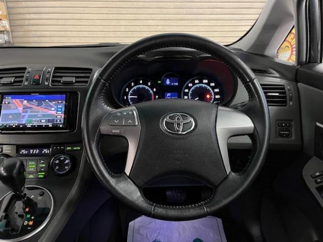 マークXジオ２４０　エアリエル　寒冷地仕様　禁煙車　ＷＡＫＯＳバリアスコーティング済　社外１７インチＡＷ　純正１６ＡＷ＋スタッドレスタイヤ付　ケンウッドナビ（フルセグ地デジ　ＤＶＤ再生　Ｂｌｕｅｔｏｏｔｈ）　ＰＵＳＨスタート　スマートキー　フロントガラス熱線　横滑り防止装置　タイミングチェーン車　ＨＩＤヘッドライト 4WD 2400 5Dr