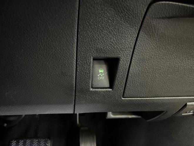 マークXジオ２４０　エアリエル　寒冷地仕様　禁煙車　ＷＡＫＯＳバリアスコーティング済　社外１７インチＡＷ　純正１６ＡＷ＋スタッドレスタイヤ付　ケンウッドナビ（フルセグ地デジ　ＤＶＤ再生　Ｂｌｕｅｔｏｏｔｈ）　ＰＵＳＨスタート　スマートキー　フロントガラス熱線　横滑り防止装置　タイミングチェーン車　ＨＩＤヘッドライト 4WD 2400 5Dr