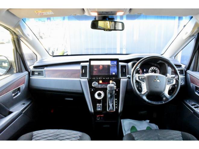 デリカD;5　４WD　本州仕入　アイガーグレーメタリック　社外アルミ　ジオランダー１６インチＭ／Ｔタイヤ　フロントガード　純正ナビ　両側電動スライドドア　パワーバックドア