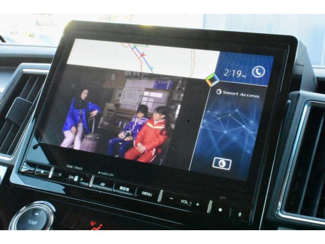 デリカD;5　４WD　本州仕入　アイガーグレーメタリック　社外アルミ　ジオランダー１６インチＭ／Ｔタイヤ　フロントガード　純正ナビ　両側電動スライドドア　パワーバックドア