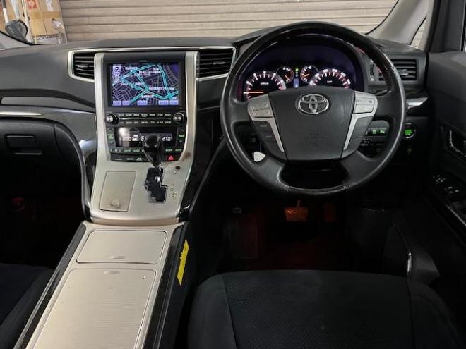 アルファード３５０Ｓ　プライムセレクションⅡ　タイプゴールド　後期型　本州仕入　禁煙車　純正１８インチＡＷ　社外１６ＡＷ＋スタッドレスタイヤ付　両側パワースライドドア　パワーバックドア　純正ＨＤＤナビ（フルセグ地デジ　ＤＶＤ再生　Ｂｌｕｅｔｏｏｔｈ）＋バックカメラ　純正リアフリップダウンモニター　シアターサウンドシステム　前後コーナーセンサー　クール＆ホットＢＯＸ　コーナーセンサー　クルーズコントロール　横滑り防止装置　ＨＩＤ　ＥＴＣ 　タイミングチェーン 4WD 3500 5Dr