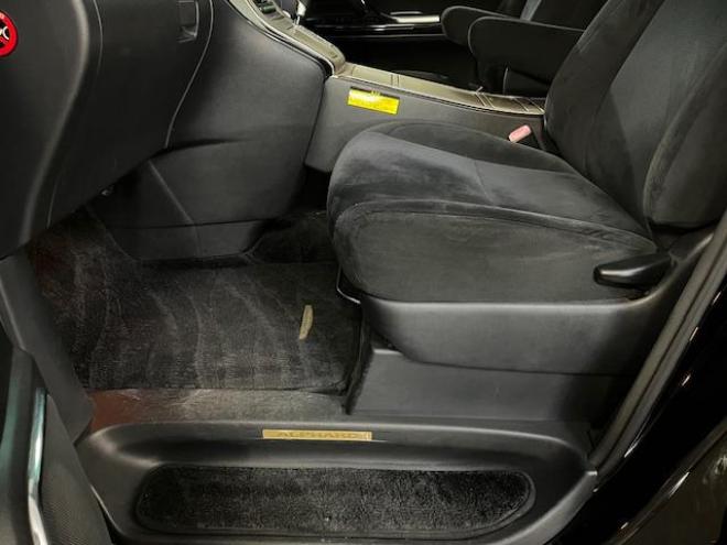 アルファード３５０Ｓ　プライムセレクションⅡ　タイプゴールド　後期型　本州仕入　禁煙車　純正１８インチＡＷ　社外１６ＡＷ＋スタッドレスタイヤ付　両側パワースライドドア　パワーバックドア　純正ＨＤＤナビ（フルセグ地デジ　ＤＶＤ再生　Ｂｌｕｅｔｏｏｔｈ）＋バックカメラ　純正リアフリップダウンモニター　シアターサウンドシステム　前後コーナーセンサー　クール＆ホットＢＯＸ　コーナーセンサー　クルーズコントロール　横滑り防止装置　ＨＩＤ　ＥＴＣ 　タイミングチェーン 4WD 3500 5Dr