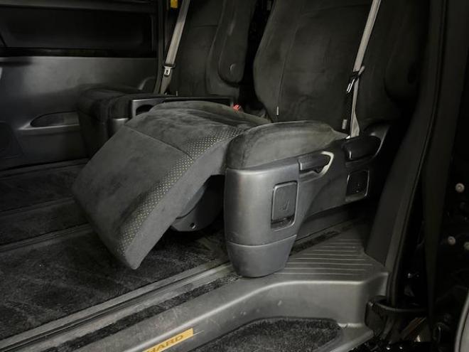 アルファード３５０Ｓ　プライムセレクションⅡ　タイプゴールド　後期型　本州仕入　禁煙車　純正１８インチＡＷ　社外１６ＡＷ＋スタッドレスタイヤ付　両側パワースライドドア　パワーバックドア　純正ＨＤＤナビ（フルセグ地デジ　ＤＶＤ再生　Ｂｌｕｅｔｏｏｔｈ）＋バックカメラ　純正リアフリップダウンモニター　シアターサウンドシステム　前後コーナーセンサー　クール＆ホットＢＯＸ　コーナーセンサー　クルーズコントロール　横滑り防止装置　ＨＩＤ　ＥＴＣ 　タイミングチェーン 4WD 3500 5Dr