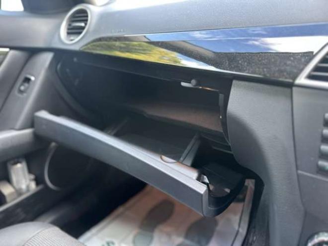 ベンツCクラス C180 アバンギャルド　クルーズコントロール　ABS　ナビTV　バックカメラ　ETC　革シート　キーレス　パワステ　パワーウィンドウ　電動シート　横滑り防止装置　盗難防止装置 正規輸入車 2WD 1800