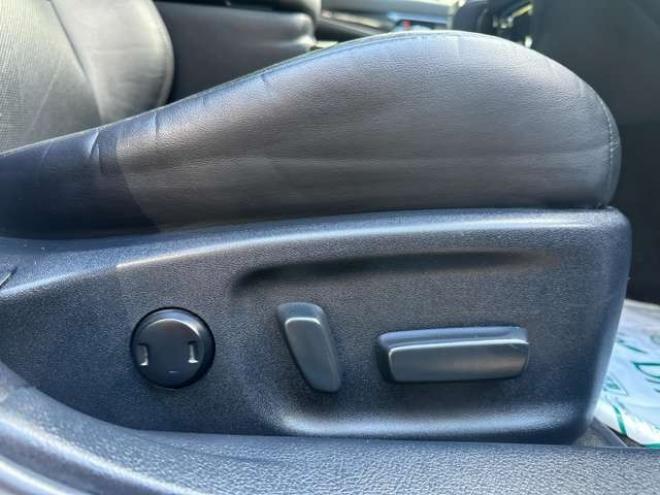 クラウンアスリート 2.5 G i-Four 4WD　サンルーフ　黒皮シート　レーダークルーズ　ETC　パワステ　パワーウィンドウ　純正ナビ　純正アルミ　ABS　キーレスエントリー 2500