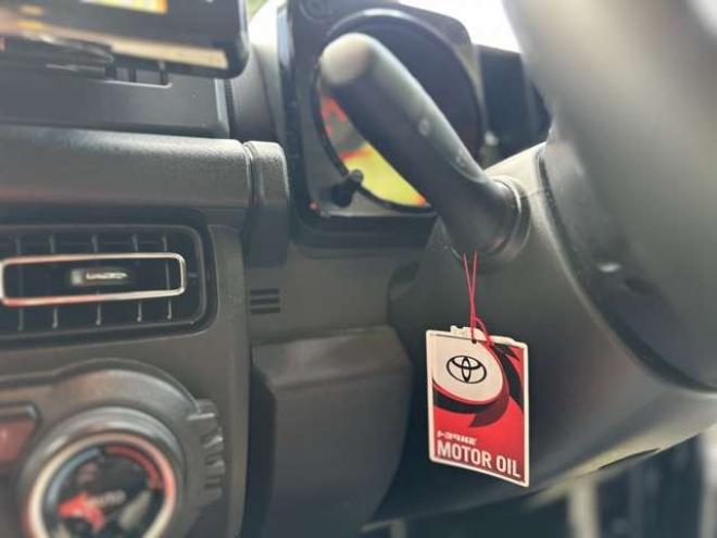 ジムニーシエラ1.5 JC 4WD　パワステ　パワーウィンドウ　社外ナビ　社外アルミ　ABS　キーレス　ワンオーナー　ETC　ドライブレコーダー　リフトアップ　横滑り防止装置　盗難防止装置　シートヒーター 1500