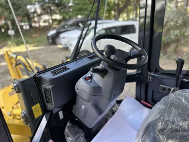 ホイールローダコマツ　WA30-6E0　18h 除雪仕様　純正キャビン　ヒーター　デフロスタ　純正AM/FMラジオ　FRワイパー　LED作業灯　スパイクタイヤ 2WD 1640