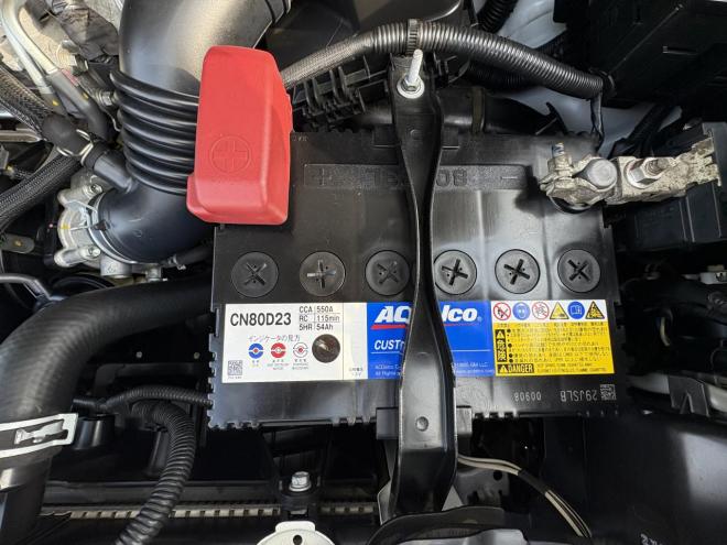 ヴォクシーVOXY 4WD ZS煌Ⅲ本州仕入　お洒落なスマートキー（スペアーアリ）　両側パワースライドドア　レザーハーフシート　8人乗　ビルトインETC　フルセグナビ　バックカメラ　オーバーヘットコンソール　純正アルミ　フォグランプ　スタットレスホイル付　全磨き済　　エンジンオイル交換CVTオイル交換 4WD 2000 5Dr