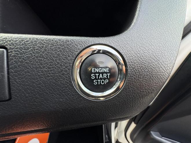 ヴォクシーVOXY 4WD ZS煌Ⅲ本州仕入　お洒落なスマートキー（スペアーアリ）　両側パワースライドドア　レザーハーフシート　8人乗　ビルトインETC　フルセグナビ　バックカメラ　オーバーヘットコンソール　純正アルミ　フォグランプ　スタットレスホイル付　全磨き済　　エンジンオイル交換CVTオイル交換 4WD 2000 5Dr