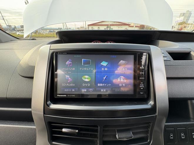 ヴォクシーVOXY 4WD ZS煌Ⅲ本州仕入　お洒落なスマートキー（スペアーアリ）　両側パワースライドドア　レザーハーフシート　8人乗　ビルトインETC　フルセグナビ　バックカメラ　オーバーヘットコンソール　純正アルミ　フォグランプ　スタットレスホイル付　全磨き済　　エンジンオイル交換CVTオイル交換 4WD 2000 5Dr