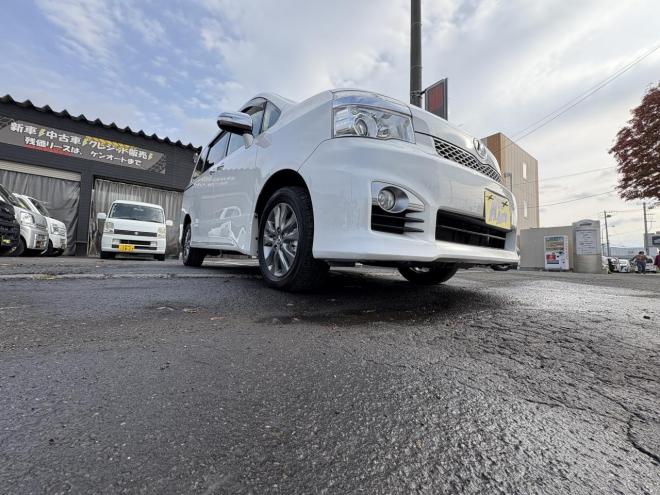 ヴォクシーVOXY 4WD ZS煌Ⅲ本州仕入　お洒落なスマートキー（スペアーアリ）　両側パワースライドドア　レザーハーフシート　8人乗　ビルトインETC　フルセグナビ　バックカメラ　オーバーヘットコンソール　純正アルミ　フォグランプ　スタットレスホイル付　全磨き済　　エンジンオイル交換CVTオイル交換 4WD 2000 5Dr