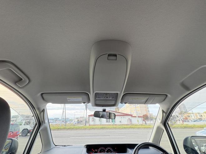 ヴォクシーVOXY 4WD ZS煌Ⅲ本州仕入　お洒落なスマートキー（スペアーアリ）　両側パワースライドドア　レザーハーフシート　8人乗　ビルトインETC　フルセグナビ　バックカメラ　オーバーヘットコンソール　純正アルミ　フォグランプ　スタットレスホイル付　全磨き済　　エンジンオイル交換CVTオイル交換 4WD 2000 5Dr