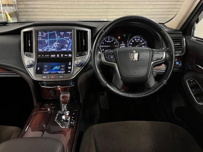 クラウンロイヤルサルーン　ｉ－Ｆｏｕｒ　本州仕入　禁煙車　ＷＡＫＯＳバリアスコーティング済　純正１６インチＡＷ　純正１６ＡＷ＋スタッドレスタイヤ付　純正ナビ（フルセグ地デジ　ＤＶＤ再生　Ｂｌｕｅｔｏｏｔｈ）＋バックカメラ　ＨＩＤヘッドライト　クルーズコントロール　ミラーヒーター　両席パワーシート　ビルトインＥＴＣ 4WD 2500 4Dr