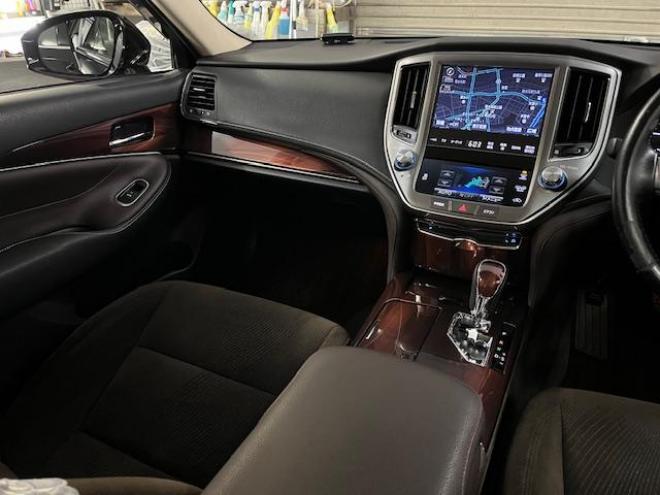 クラウンロイヤルサルーン　ｉ－Ｆｏｕｒ　本州仕入　禁煙車　ＷＡＫＯＳバリアスコーティング済　純正１６インチＡＷ　純正１６ＡＷ＋スタッドレスタイヤ付　純正ナビ（フルセグ地デジ　ＤＶＤ再生　Ｂｌｕｅｔｏｏｔｈ）＋バックカメラ　ＨＩＤヘッドライト　クルーズコントロール　ミラーヒーター　両席パワーシート　ビルトインＥＴＣ 4WD 2500 4Dr