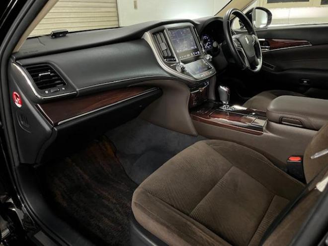 クラウンロイヤルサルーン　ｉ－Ｆｏｕｒ　本州仕入　禁煙車　ＷＡＫＯＳバリアスコーティング済　純正１６インチＡＷ　純正１６ＡＷ＋スタッドレスタイヤ付　純正ナビ（フルセグ地デジ　ＤＶＤ再生　Ｂｌｕｅｔｏｏｔｈ）＋バックカメラ　ＨＩＤヘッドライト　クルーズコントロール　ミラーヒーター　両席パワーシート　ビルトインＥＴＣ 4WD 2500 4Dr