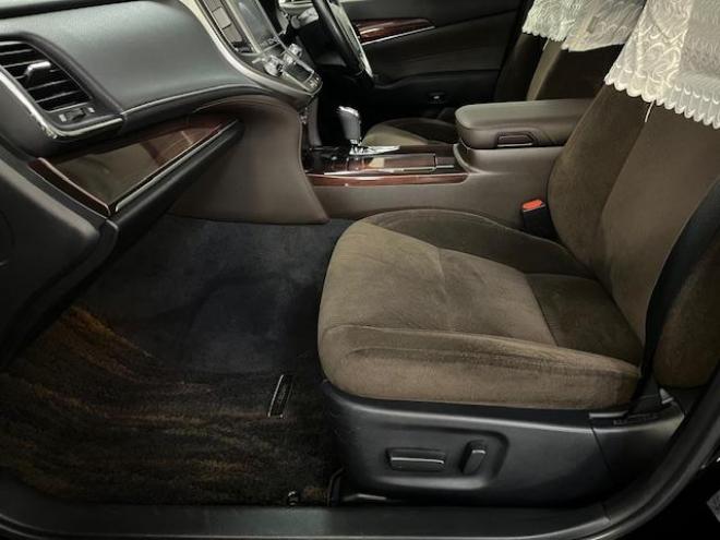 クラウンロイヤルサルーン　ｉ－Ｆｏｕｒ　本州仕入　禁煙車　ＷＡＫＯＳバリアスコーティング済　純正１６インチＡＷ　純正１６ＡＷ＋スタッドレスタイヤ付　純正ナビ（フルセグ地デジ　ＤＶＤ再生　Ｂｌｕｅｔｏｏｔｈ）＋バックカメラ　ＨＩＤヘッドライト　クルーズコントロール　ミラーヒーター　両席パワーシート　ビルトインＥＴＣ 4WD 2500 4Dr