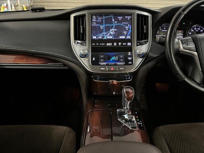 クラウンロイヤルサルーン　ｉ－Ｆｏｕｒ　本州仕入　禁煙車　ＷＡＫＯＳバリアスコーティング済　純正１６インチＡＷ　純正１６ＡＷ＋スタッドレスタイヤ付　純正ナビ（フルセグ地デジ　ＤＶＤ再生　Ｂｌｕｅｔｏｏｔｈ）＋バックカメラ　ＨＩＤヘッドライト　クルーズコントロール　ミラーヒーター　両席パワーシート　ビルトインＥＴＣ 4WD 2500 4Dr