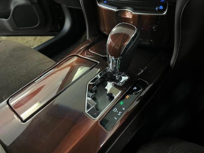 クラウンロイヤルサルーン　ｉ－Ｆｏｕｒ　本州仕入　禁煙車　ＷＡＫＯＳバリアスコーティング済　純正１６インチＡＷ　純正１６ＡＷ＋スタッドレスタイヤ付　純正ナビ（フルセグ地デジ　ＤＶＤ再生　Ｂｌｕｅｔｏｏｔｈ）＋バックカメラ　ＨＩＤヘッドライト　クルーズコントロール　ミラーヒーター　両席パワーシート　ビルトインＥＴＣ 4WD 2500 4Dr