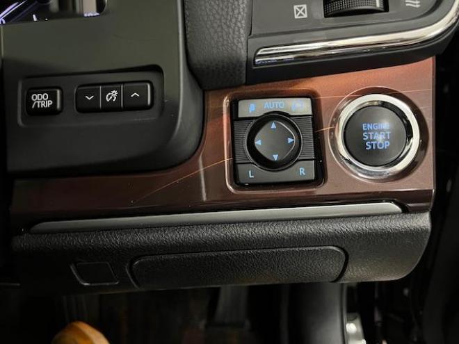 クラウンロイヤルサルーン　ｉ－Ｆｏｕｒ　本州仕入　禁煙車　ＷＡＫＯＳバリアスコーティング済　純正１６インチＡＷ　純正１６ＡＷ＋スタッドレスタイヤ付　純正ナビ（フルセグ地デジ　ＤＶＤ再生　Ｂｌｕｅｔｏｏｔｈ）＋バックカメラ　ＨＩＤヘッドライト　クルーズコントロール　ミラーヒーター　両席パワーシート　ビルトインＥＴＣ 4WD 2500 4Dr