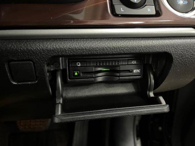 クラウンロイヤルサルーン　ｉ－Ｆｏｕｒ　本州仕入　禁煙車　ＷＡＫＯＳバリアスコーティング済　純正１６インチＡＷ　純正１６ＡＷ＋スタッドレスタイヤ付　純正ナビ（フルセグ地デジ　ＤＶＤ再生　Ｂｌｕｅｔｏｏｔｈ）＋バックカメラ　ＨＩＤヘッドライト　クルーズコントロール　ミラーヒーター　両席パワーシート　ビルトインＥＴＣ 4WD 2500 4Dr