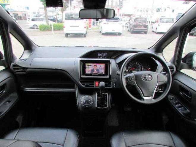 ヴォクシー2.0 X 4WD トヨタセーフティセンス/LEDヘッドライト/両側パワースライドドア/ETC/社外ナビ/フルセグTV/バックカメラ/スマートキー一体式エンジンスターター 2000