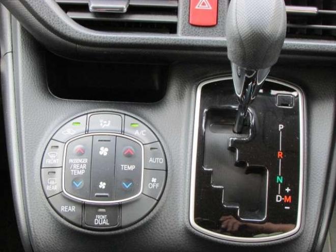 ヴォクシー2.0 X 4WD トヨタセーフティセンス/LEDヘッドライト/両側パワースライドドア/ETC/社外ナビ/フルセグTV/バックカメラ/スマートキー一体式エンジンスターター 2000