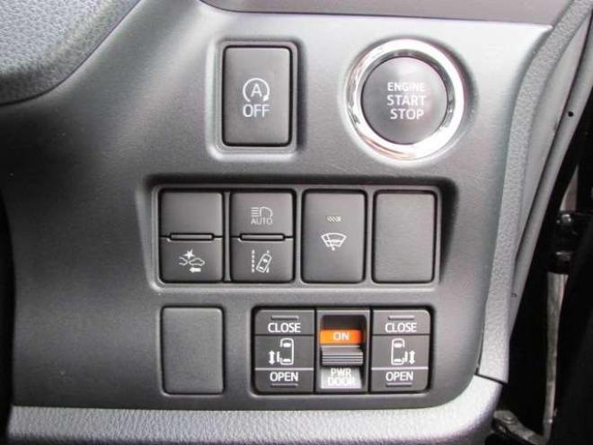 ヴォクシー2.0 X 4WD トヨタセーフティセンス/LEDヘッドライト/両側パワースライドドア/ETC/社外ナビ/フルセグTV/バックカメラ/スマートキー一体式エンジンスターター 2000