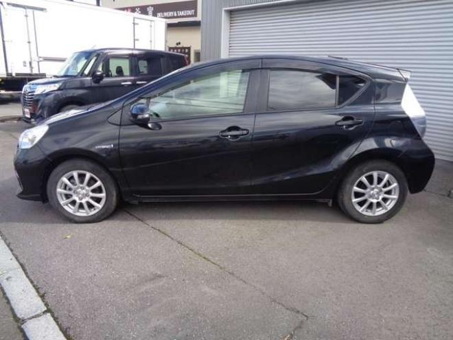 アクア1.5 S　ワンオーナー　スマートキー　純正エンスタ　純正ナビ 2WD 1500