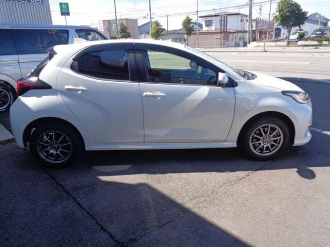 ヤリス1.5 ハイブリッド Z E-Four 4WD　ワンオーナー　スマートキー　純正エンスタ　純正ナビ 1500