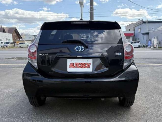 アクア1.5 S　プッシュスタート　スマートキー　純正ナビ7インチ　フルセグTV　Bluetooth　CD/DVD　FM/AM　フルオートエアコン　電動格納ミラー 2WD 1500