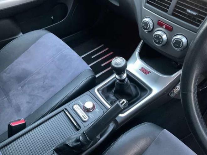 インプレッサハッチバックSTI 2.0 WRX 4WD Defi3連メーター(ブースト計・油温計・油圧計) ETC 運転席パワーシート プッシュスタート 2000