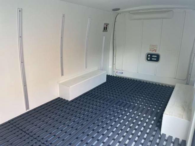 ハイエースバン2.8 中温冷凍バン ロング ディーゼルターボ 4WD　 2800