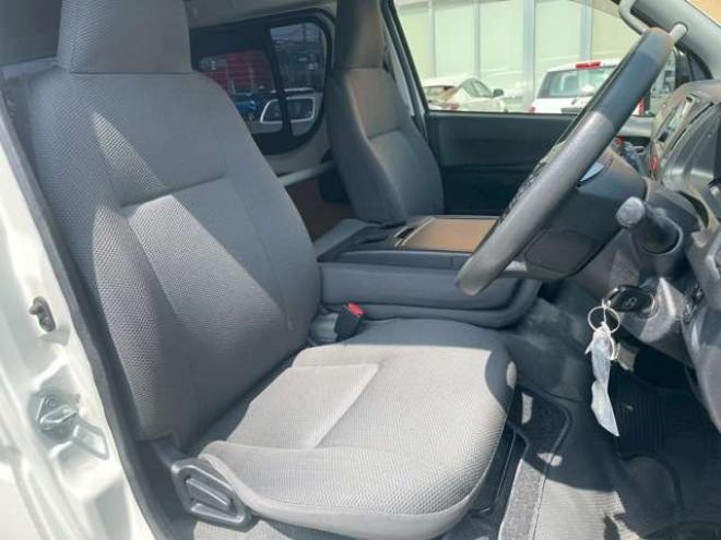 ハイエースバン2.8 DX ロング ディーゼルターボ 4WD　 2800