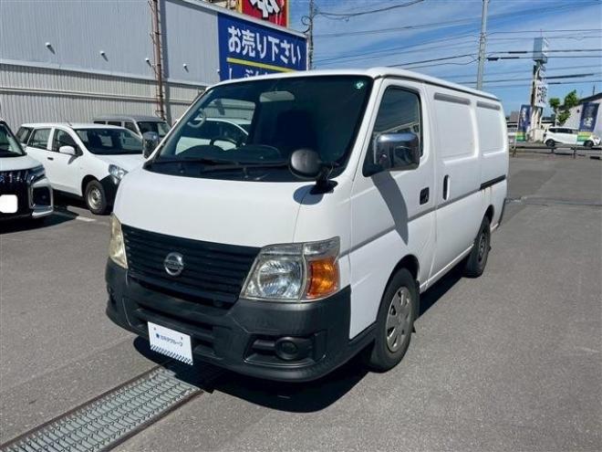 キャラバン3.0 DX ロングボディ ディーゼルターボ 4WD　冷蔵冷凍4WD 3000