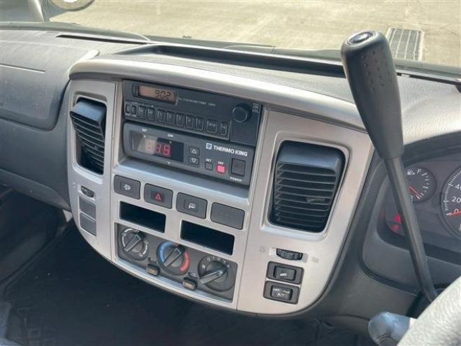 キャラバン3.0 DX ロングボディ ディーゼルターボ 4WD　冷蔵冷凍4WD 3000