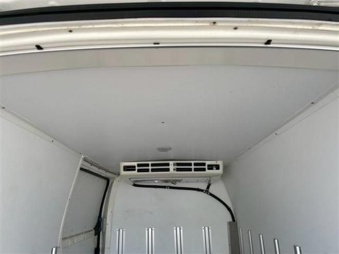 キャラバン3.0 DX ロングボディ ディーゼルターボ 4WD　冷蔵冷凍4WD 3000