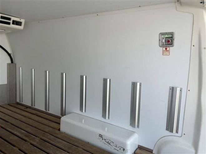 キャラバン3.0 DX ロングボディ ディーゼルターボ 4WD　冷蔵冷凍4WD 3000