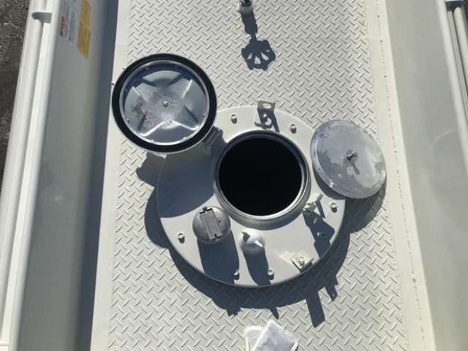 デュトロタンクローリー　2DG-XZU685M 新明和工業　 4WD 4000