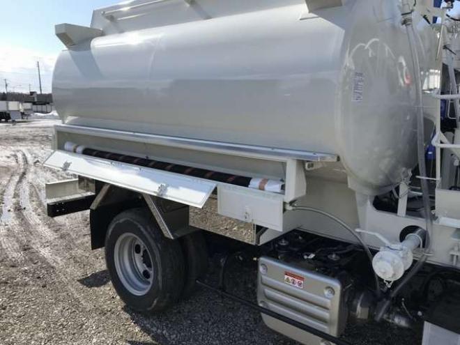 デュトロタンクローリー　2DG-XZU685M 新明和工業　 4WD 4000