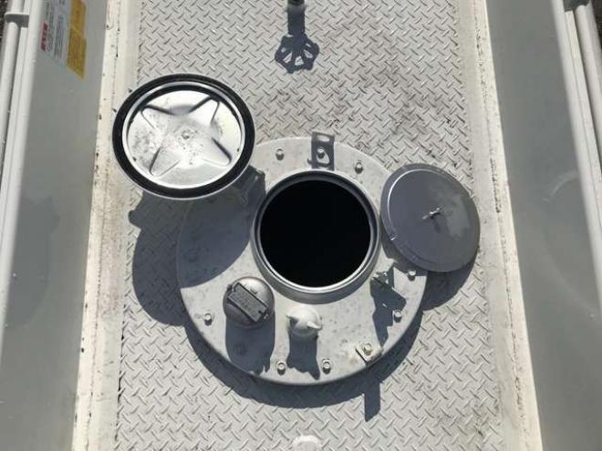 デュトロタンクローリー　2DG-XZU685M 新明和工業　 4WD 4000