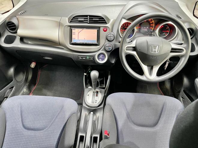 フィット1.3L 4WD 5年保証 サンルーフ ナビTV Bカメ ドラレコ ETC 寒冷地仕様 禁煙