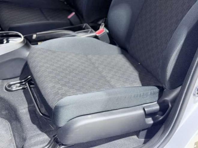 フィット1.3 13G Fパッケージ 4WD　下廻防錆TVナビETC 1300