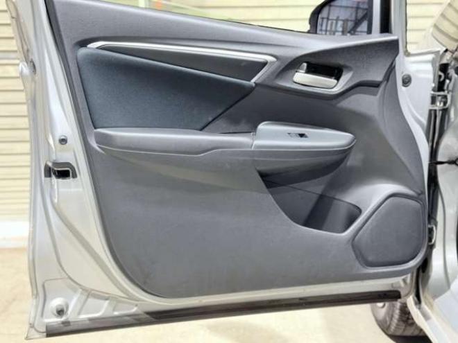 フィット1.3 13G Fパッケージ 4WD　下廻防錆TVナビETC 1300