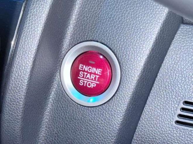 フィット1.3 13G Fパッケージ 4WD　下廻防錆TVナビETC 1300