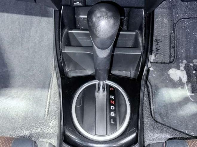 フィットシャトルハイブリッド1.3　下廻防錆キーレスTVナビETC 2WD 1300